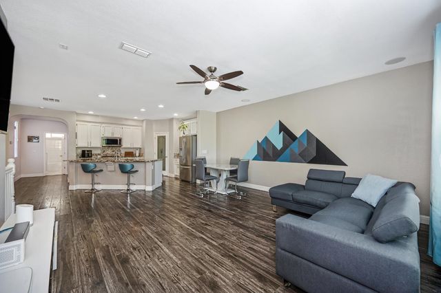 11021 International Dr, Rancho Cordova, CA 95670