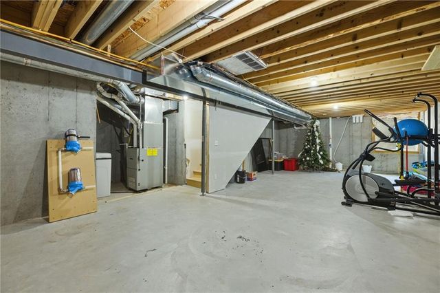25095 W 148th Place, Olathe, KS 66061
