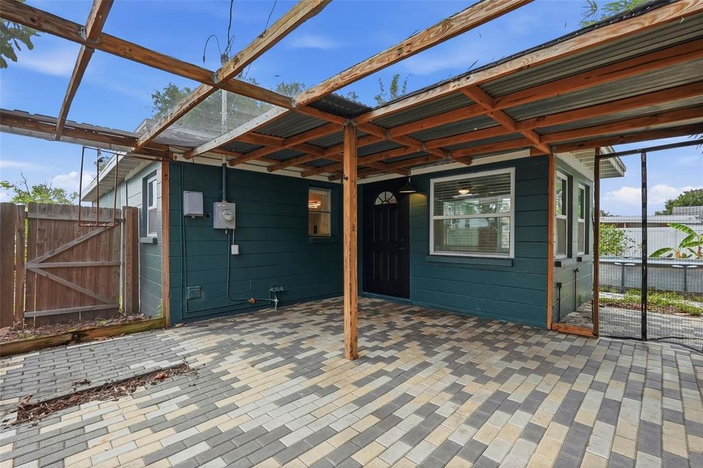 Image 20 of property listing at 10060 56TH STREET N, Pinellas Park, FL 33782