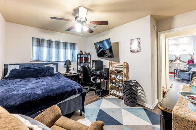 2115 Normal Park Drive, Huntsville, TX 77340