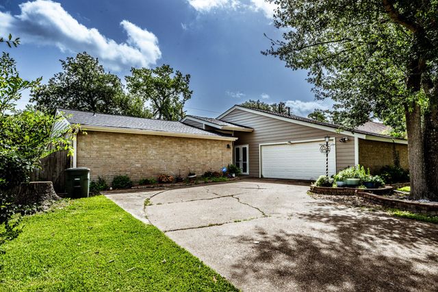 2115 Normal Park Drive, Huntsville, TX 77340