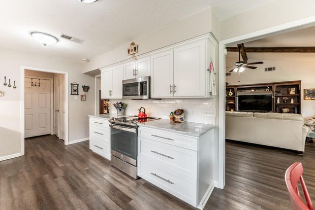 2115 Normal Park Drive, Huntsville, TX 77340