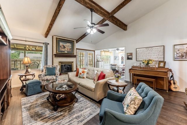 2115 Normal Park Drive, Huntsville, TX 77340