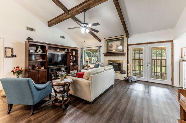 2115 Normal Park Drive, Huntsville, TX 77340