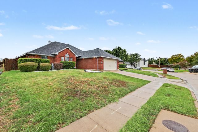 7925 Peregrine Trail, Arlington, TX 76001