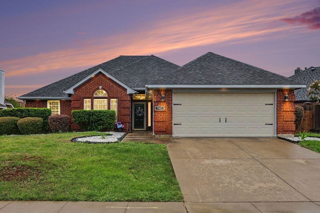7925 Peregrine Trail, Arlington, TX 76001