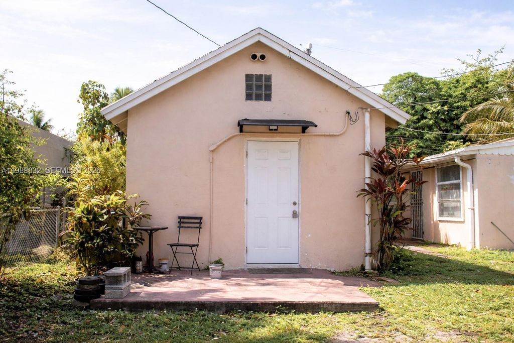 6250 NW Miami Pl 2, Miami, FL 33150