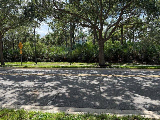241 E THATCH PALM Circle E, Jupiter, FL 33458