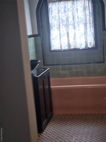 89-12 Rutledge Avenue, Glendale, NY 11385