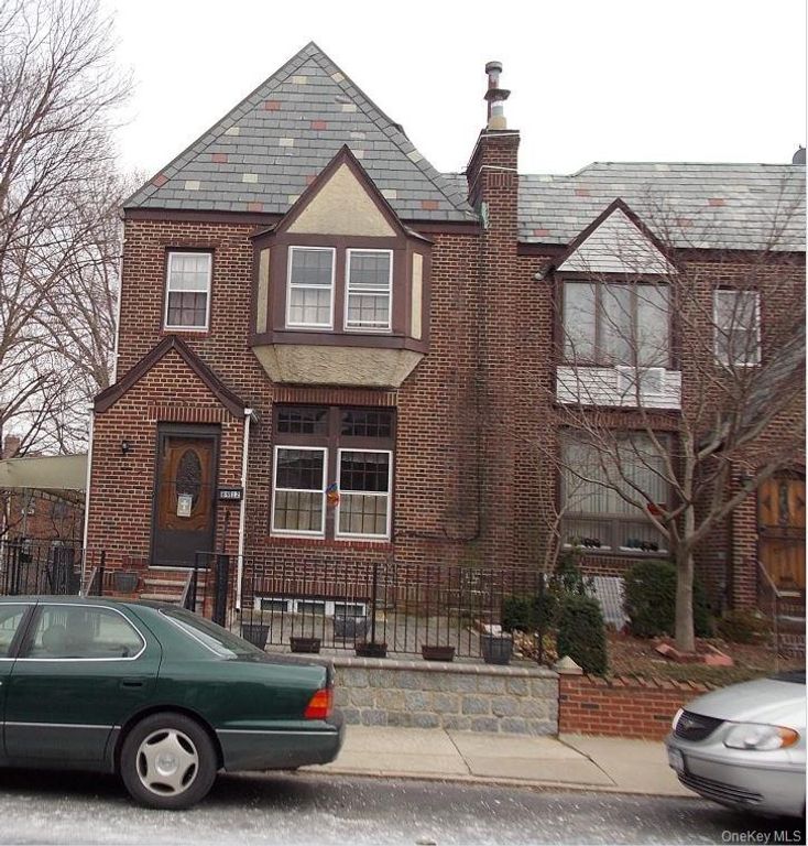 89-12 Rutledge Avenue, Glendale, NY 11385