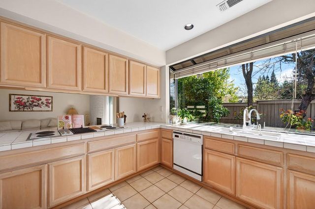 2046 Texas Bar Ct, Gold River, CA 95670