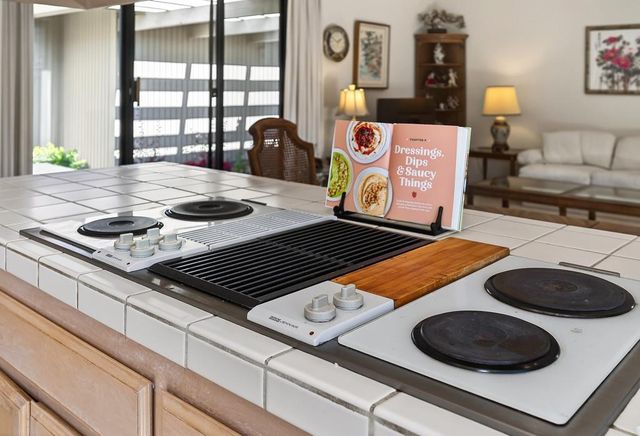 2046 Texas Bar Ct, Gold River, CA 95670