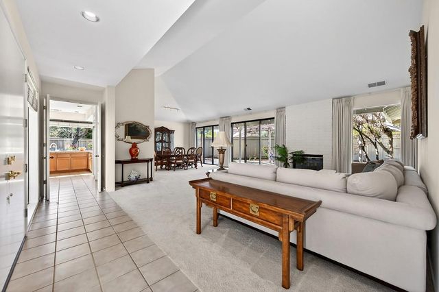 2046 Texas Bar Ct, Gold River, CA 95670