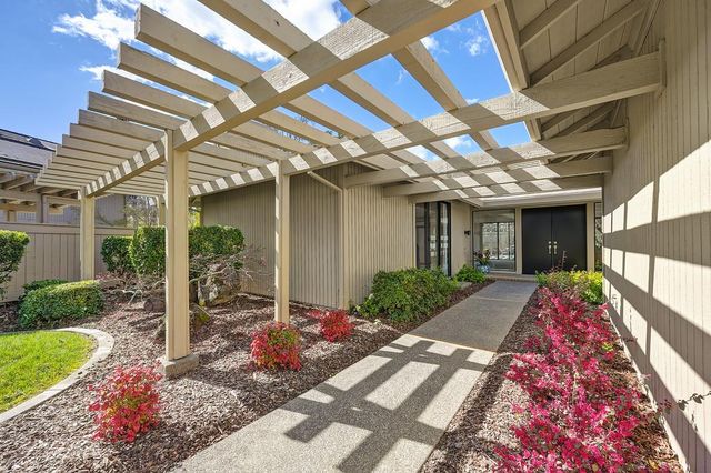 2046 Texas Bar Ct, Gold River, CA 95670