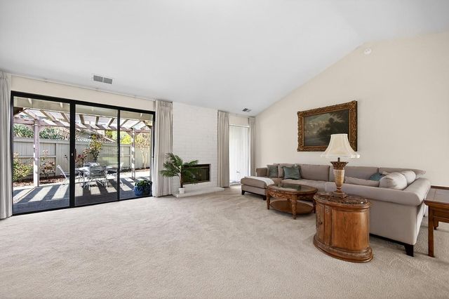 2046 Texas Bar Ct, Gold River, CA 95670