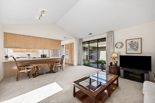 2046 Texas Bar Ct, Gold River, CA 95670