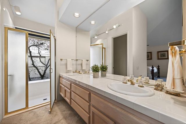 2046 Texas Bar Ct, Gold River, CA 95670