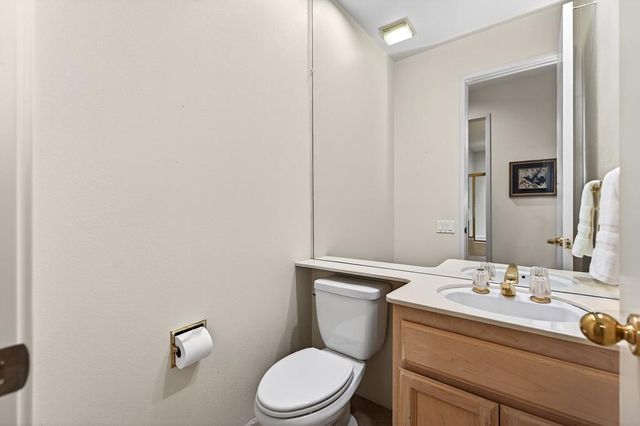 2046 Texas Bar Ct, Gold River, CA 95670