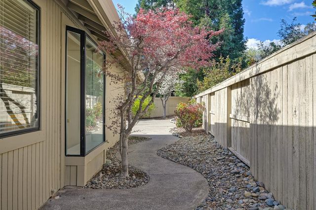 2046 Texas Bar Ct, Gold River, CA 95670