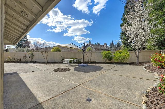 2046 Texas Bar Ct, Gold River, CA 95670