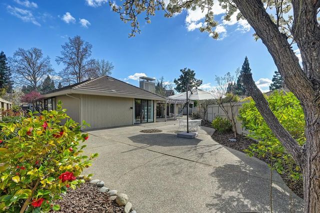 2046 Texas Bar Ct, Gold River, CA 95670