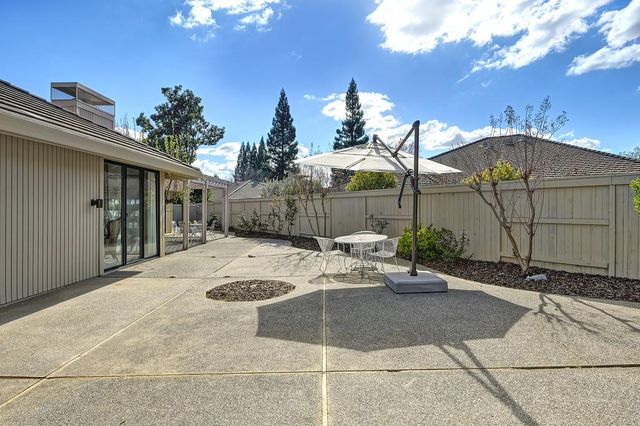 2046 Texas Bar Ct, Gold River, CA 95670