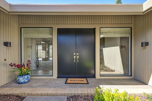 2046 Texas Bar Ct, Gold River, CA 95670