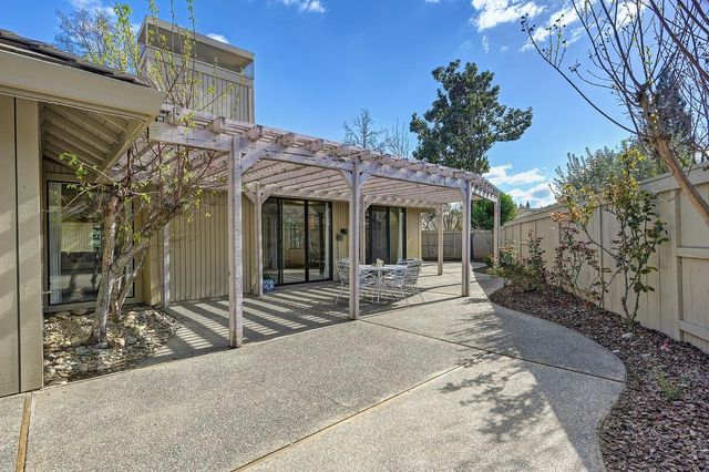 2046 Texas Bar Ct, Gold River, CA 95670