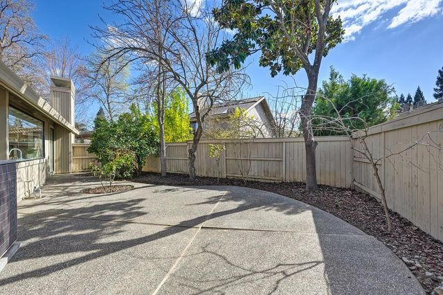 2046 Texas Bar Ct, Gold River, CA 95670