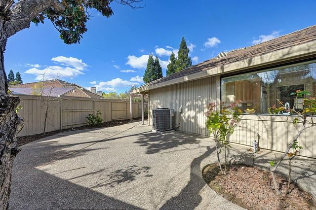 2046 Texas Bar Ct, Gold River, CA 95670