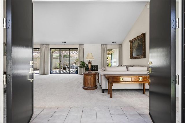 2046 Texas Bar Ct, Gold River, CA 95670