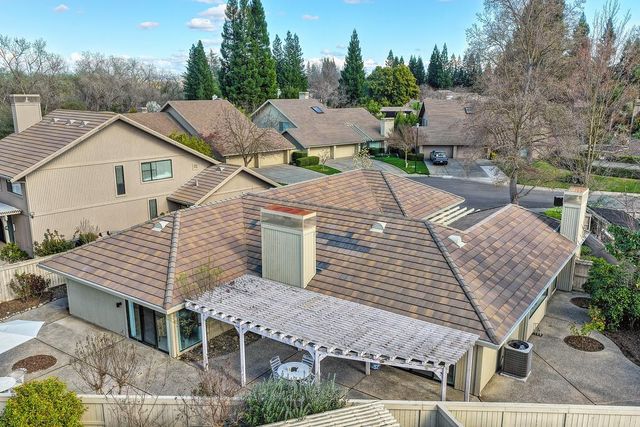 2046 Texas Bar Ct, Gold River, CA 95670