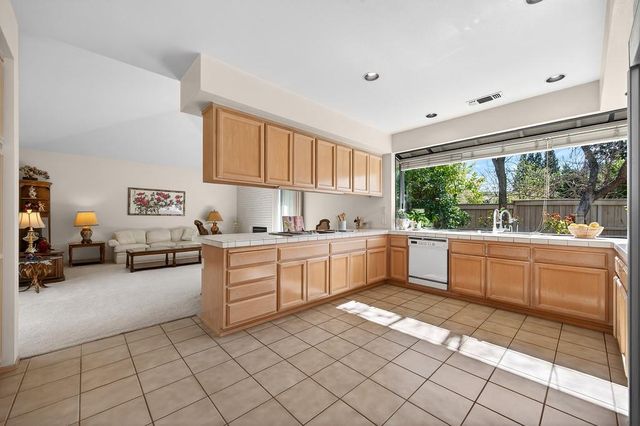 2046 Texas Bar Ct, Gold River, CA 95670