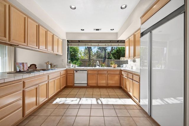 2046 Texas Bar Ct, Gold River, CA 95670