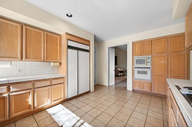 2046 Texas Bar Ct, Gold River, CA 95670