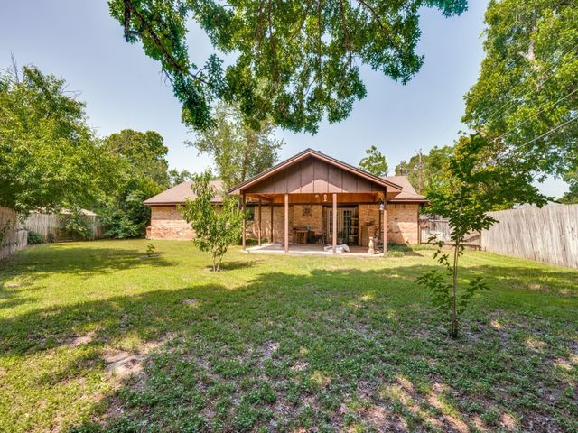 809 S Ridgeway Drive, Cleburne, TX 76033