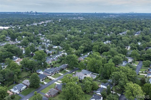 986 Glenbrook Avenue, Glendale, MO 63122