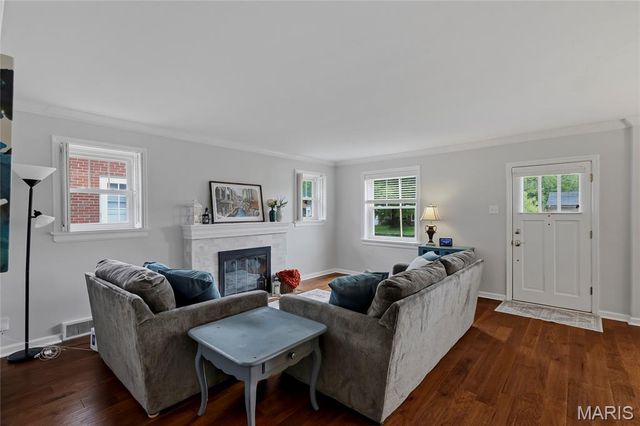 986 Glenbrook Avenue, Glendale, MO 63122