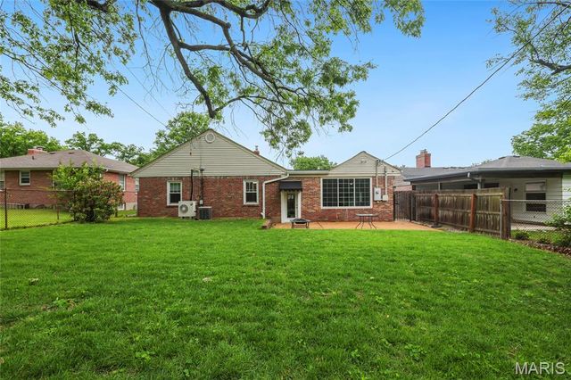 986 Glenbrook Avenue, Glendale, MO 63122