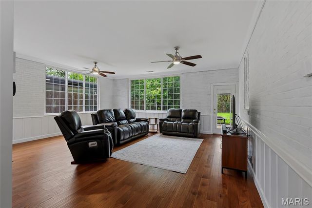 986 Glenbrook Avenue, Glendale, MO 63122