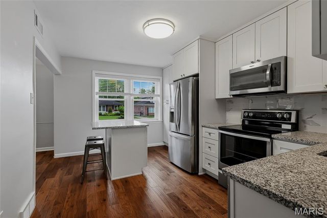 986 Glenbrook Avenue, Glendale, MO 63122