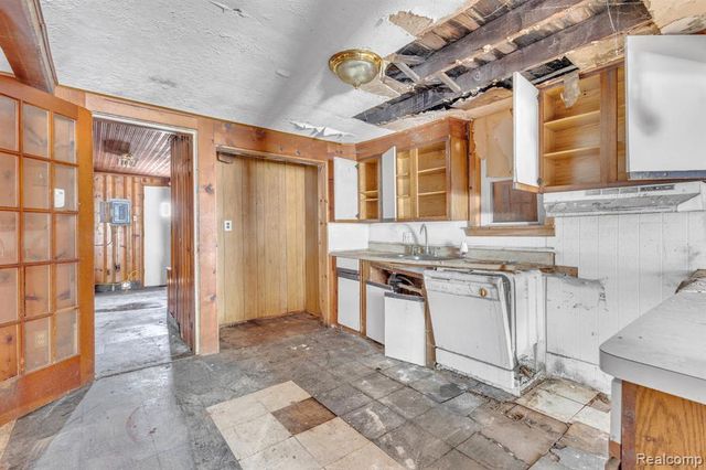 5365 Campbell Street, Dearborn Heights, MI 48125