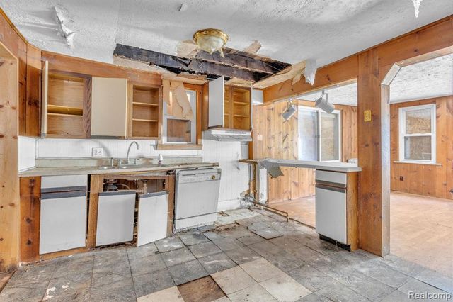 5365 Campbell Street, Dearborn Heights, MI 48125