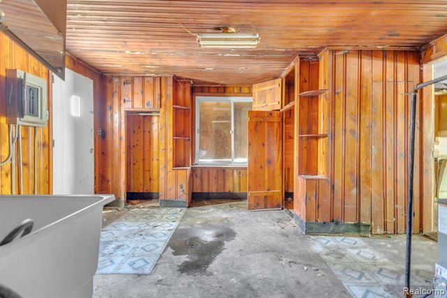 5365 Campbell Street, Dearborn Heights, MI 48125