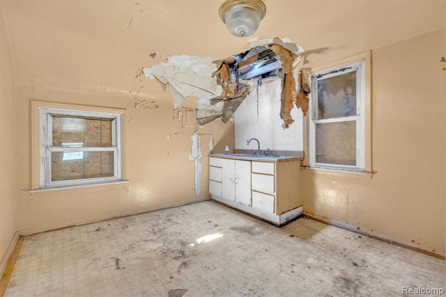 5365 Campbell Street, Dearborn Heights, MI 48125