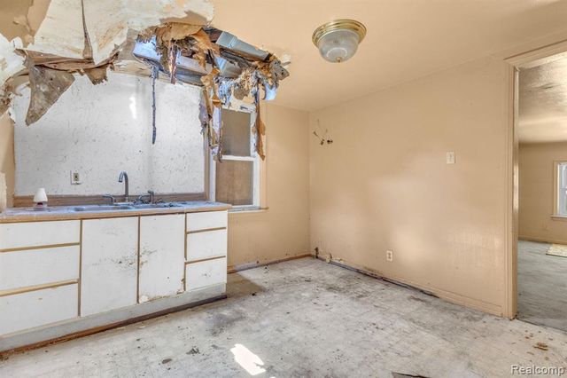 5365 Campbell Street, Dearborn Heights, MI 48125