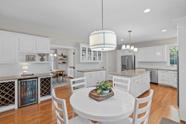 14 Chatsworth Place, Farmington, CT 06032