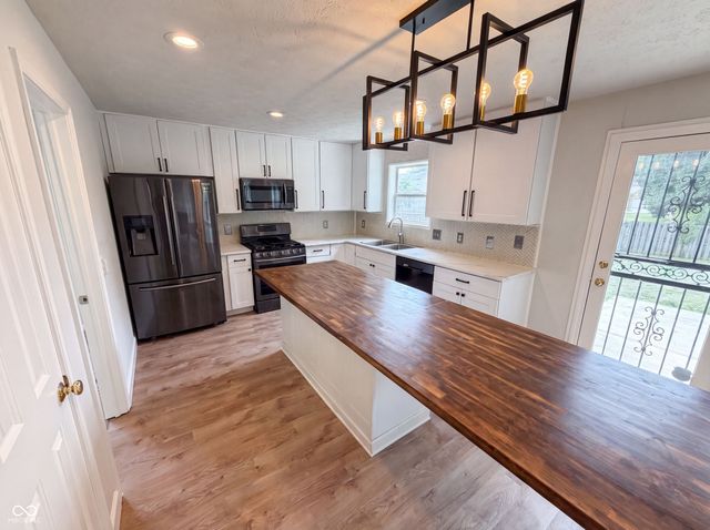 6680 Crestwell Lane, Indianapolis, IN 46268