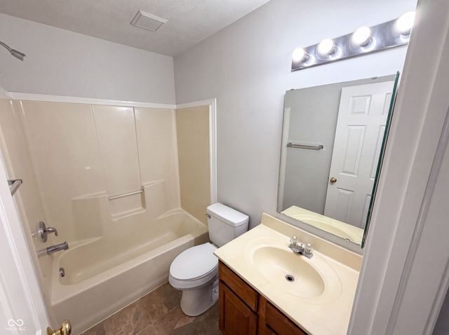 6680 Crestwell Lane, Indianapolis, IN 46268