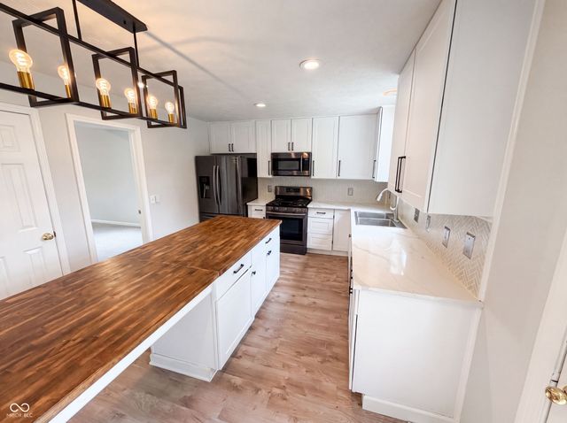 6680 Crestwell Lane, Indianapolis, IN 46268